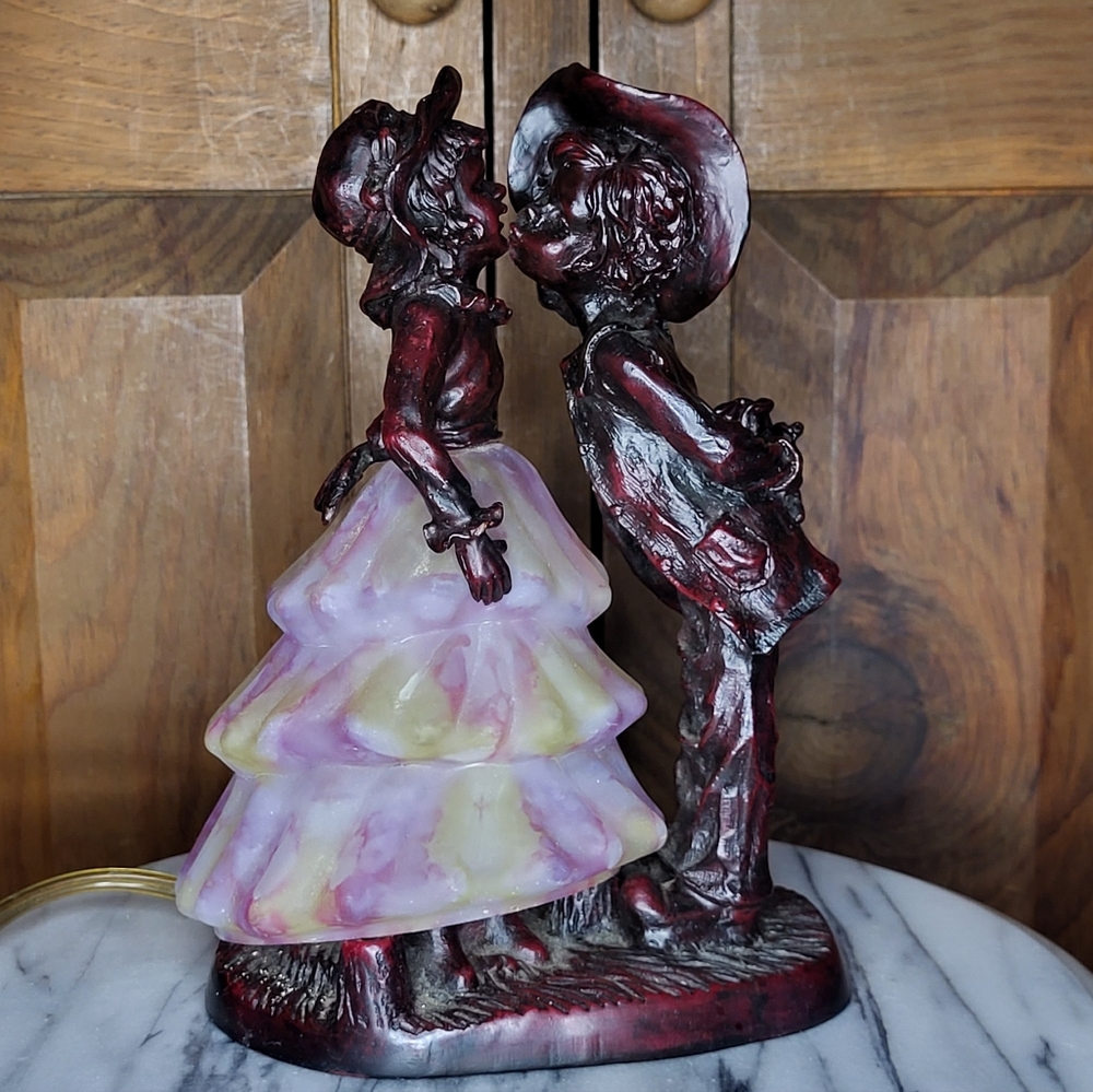 Romantic Silhouette Lamp with Pink Glow - Picture 3 of 12